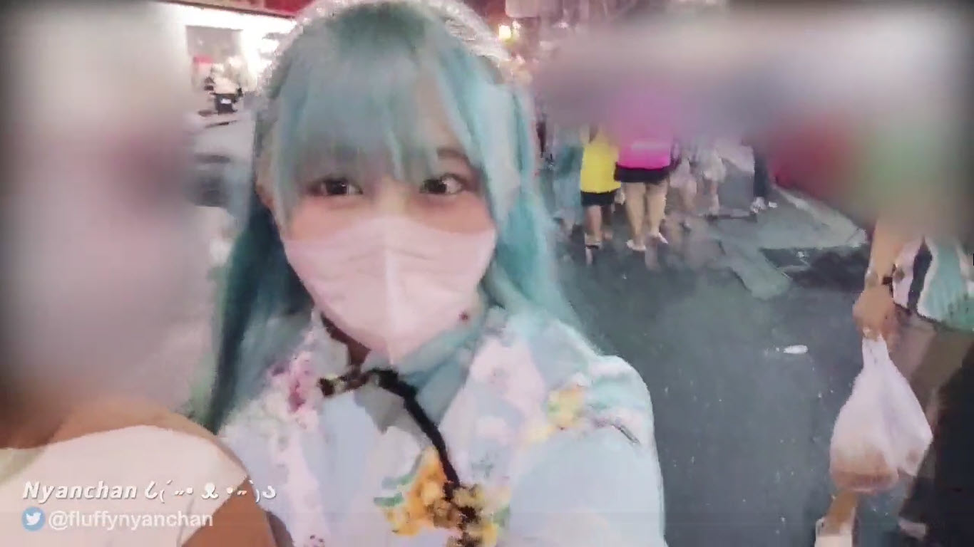 แต่งตัวน่ารักไปเดินเที่ยวตอนกลางคืนแฟนเงี่ยนเลยขอจัดเยดท่าหมาข้างทาง